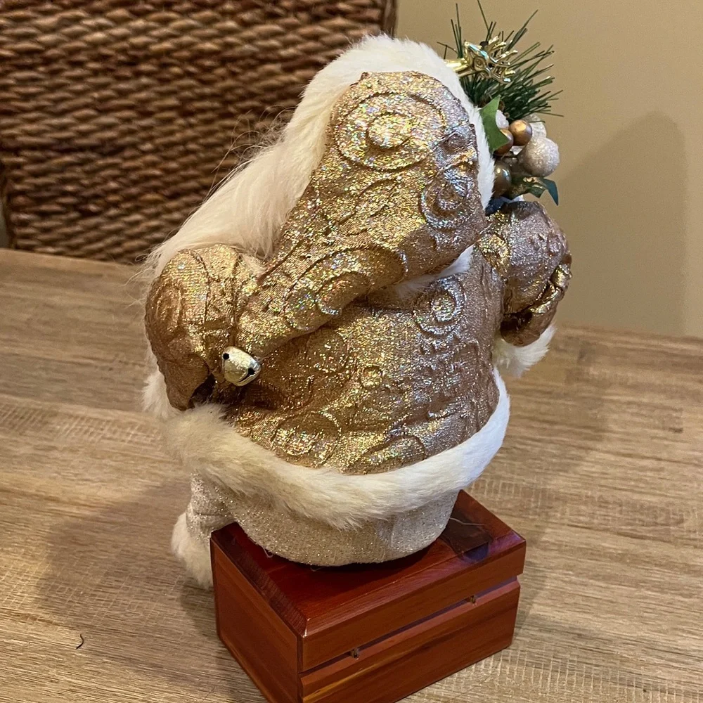 Santa Claus - Picture 4 of 12